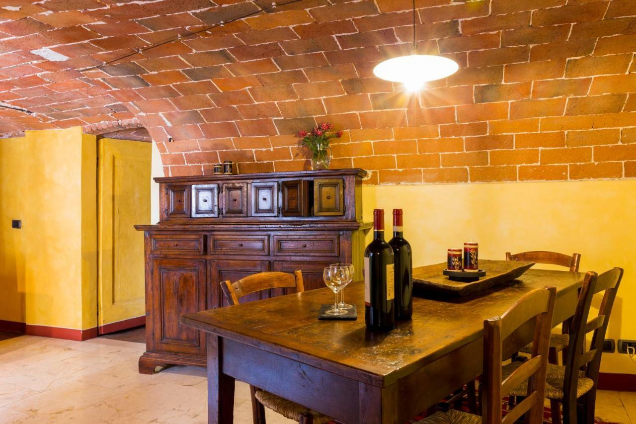 The Mezzanine Within The Walls * Lucca