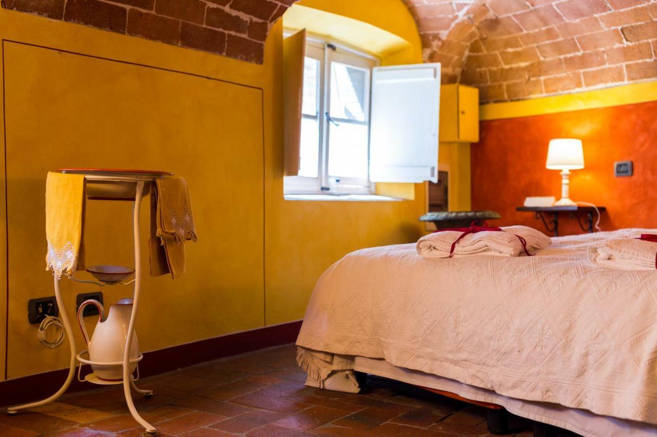 The Mezzanine Within The Walls * Lucca